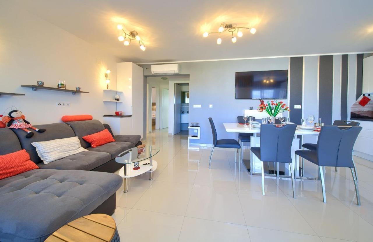 Apartment Crystal Aura Malinska Exterior photo